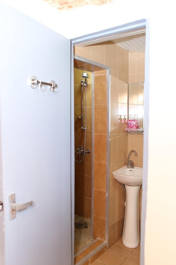 Guest House Kakabadzeebi 9 Tbilisi Exterior photo