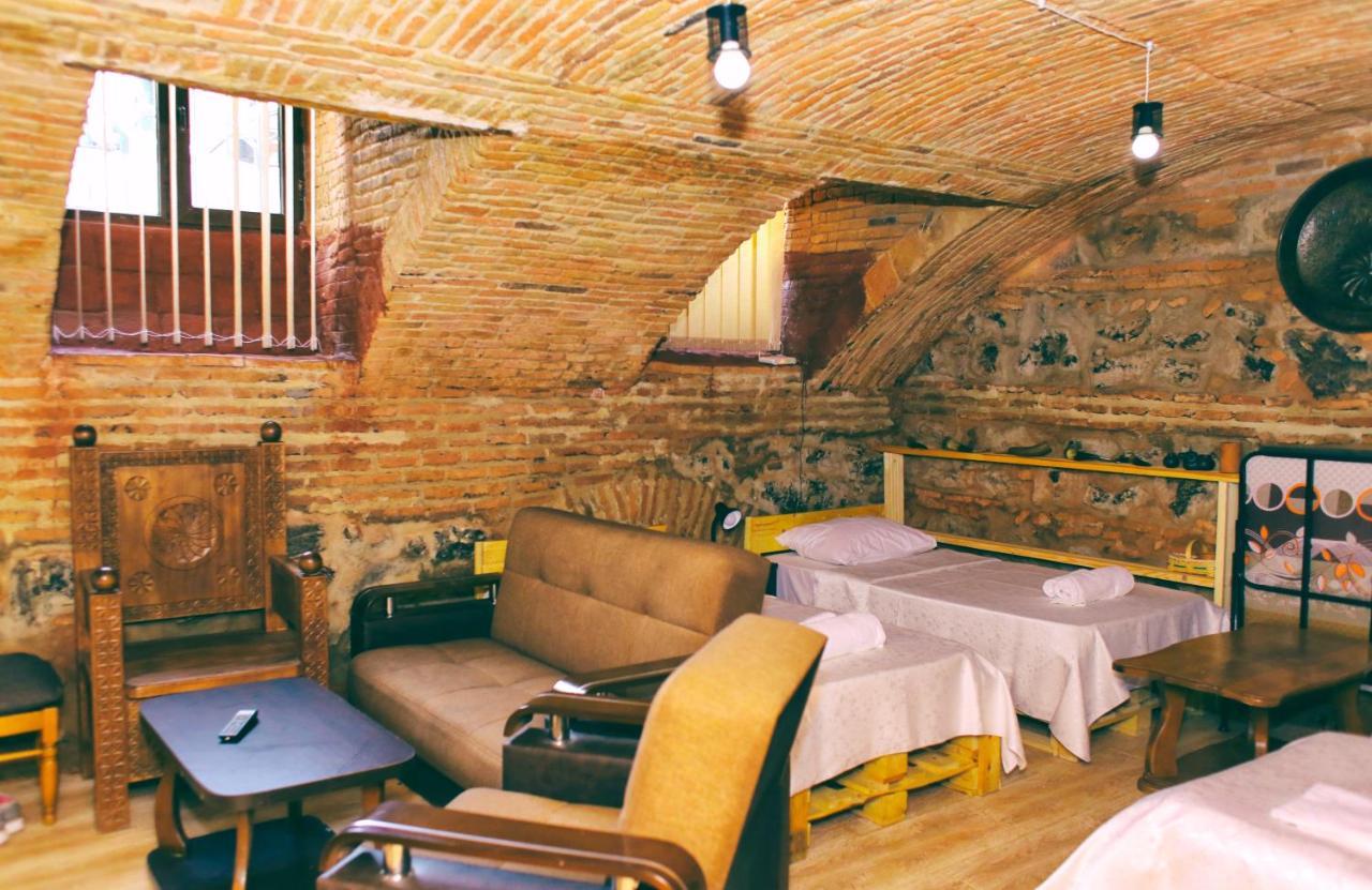 Guest House Kakabadzeebi 9 Tbilisi Exterior photo