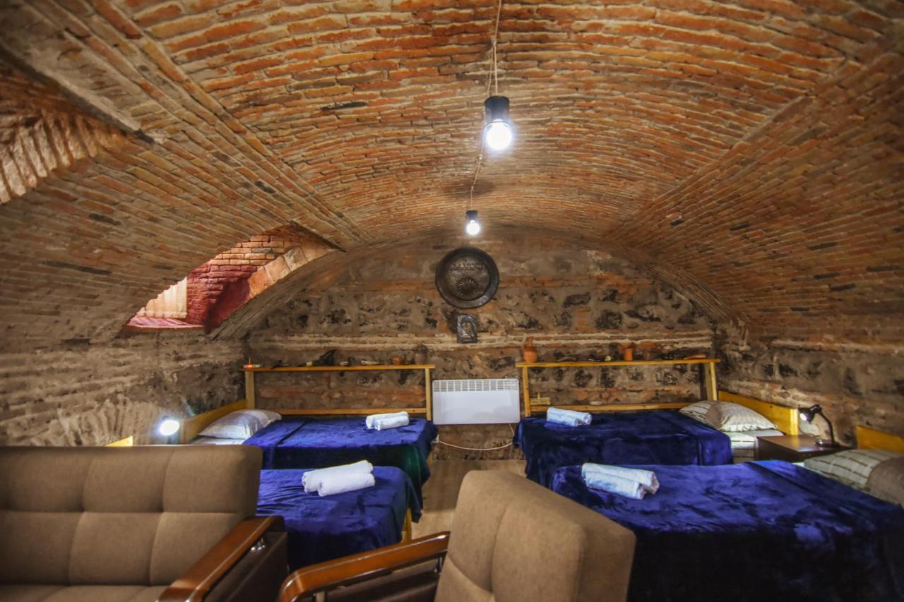 Guest House Kakabadzeebi 9 Tbilisi Exterior photo